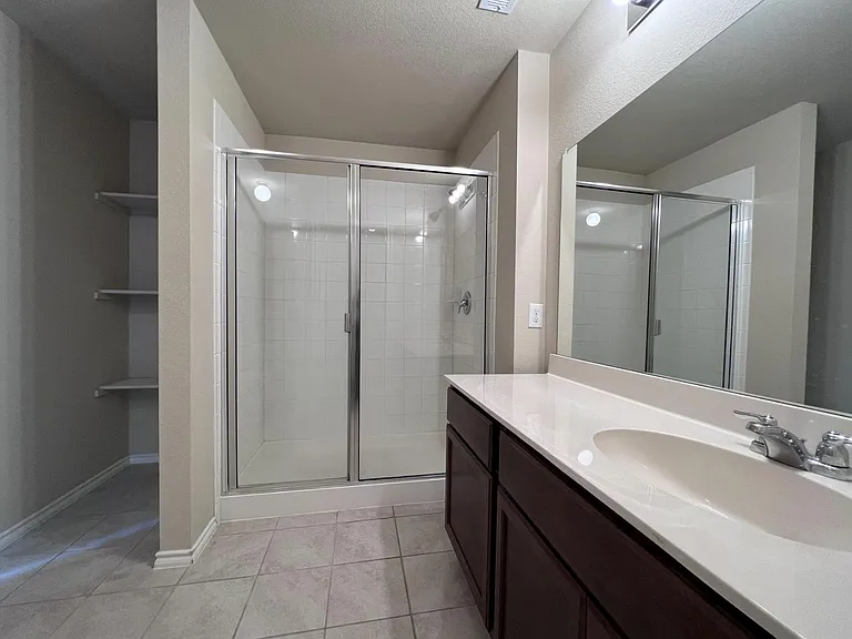 319 Plum Dr — Photo 11