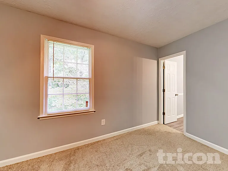 270 Amanda Ct — Photo 10