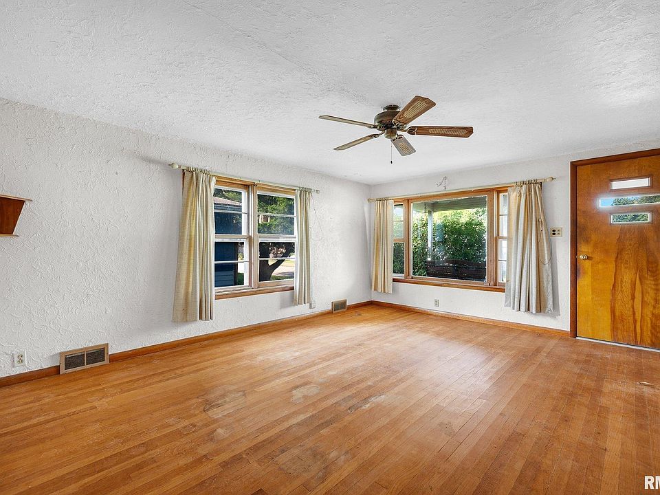 4th image of 239 N Elmwood Rd