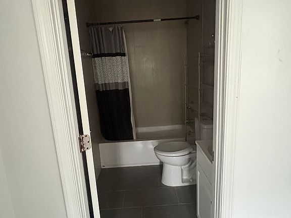 3rd image of 1223 W Leigh St #C