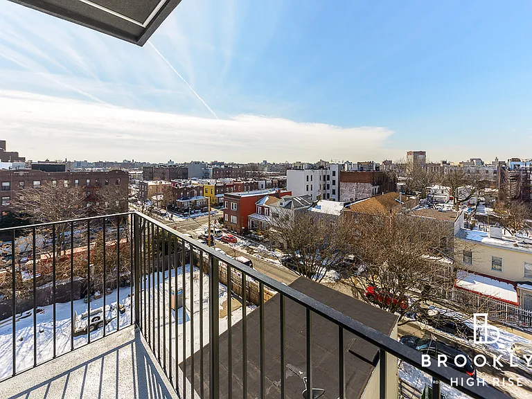 1010 Rogers Ave #4E — Photo 8