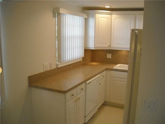5th image of 228 Farnham #J