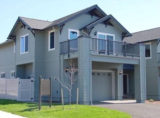 1247 Moore St, Brookings, OR 97415