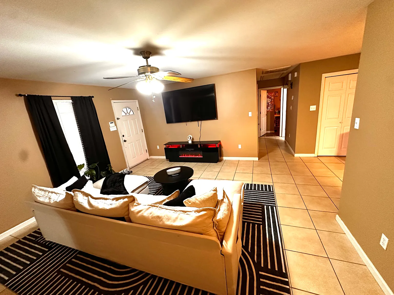 2 bed, 988 sqft, $1,325 — Photo 3