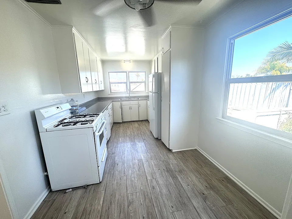 2945 De La Vina St #C