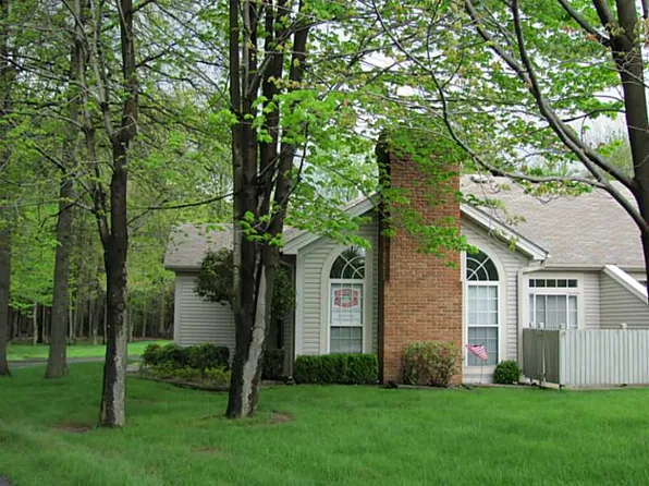 5 Stone Ridge Blvd, Hermitage, PA 16148