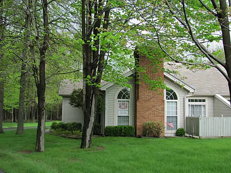 5 Stone Ridge Blvd photo 1
