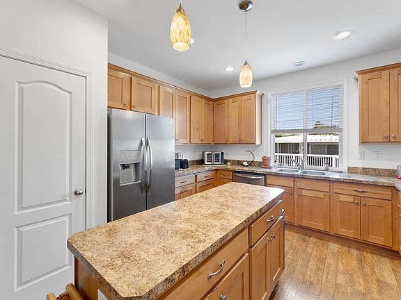3rd image of 1099 38th Ave #10