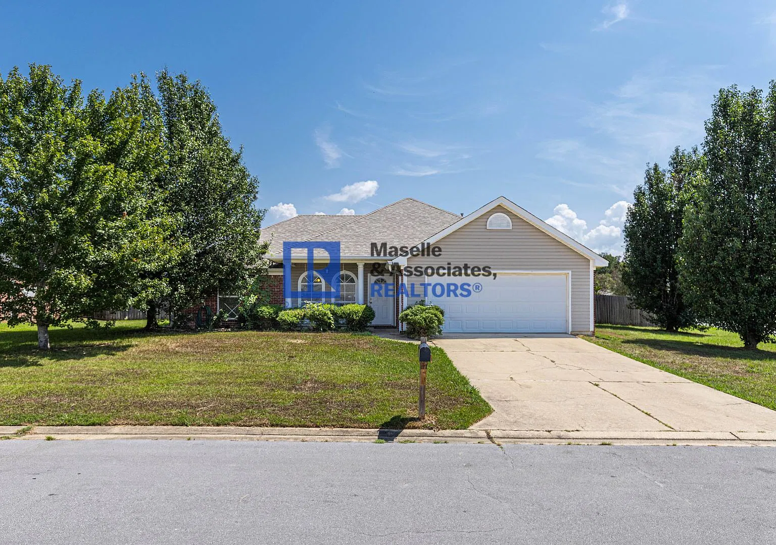 3 Bed/2 Bath Home in Brandon — Photo 1