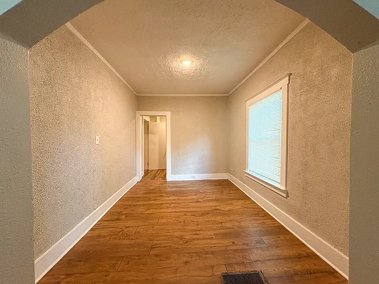 3488 Powell Ave — Photo 11