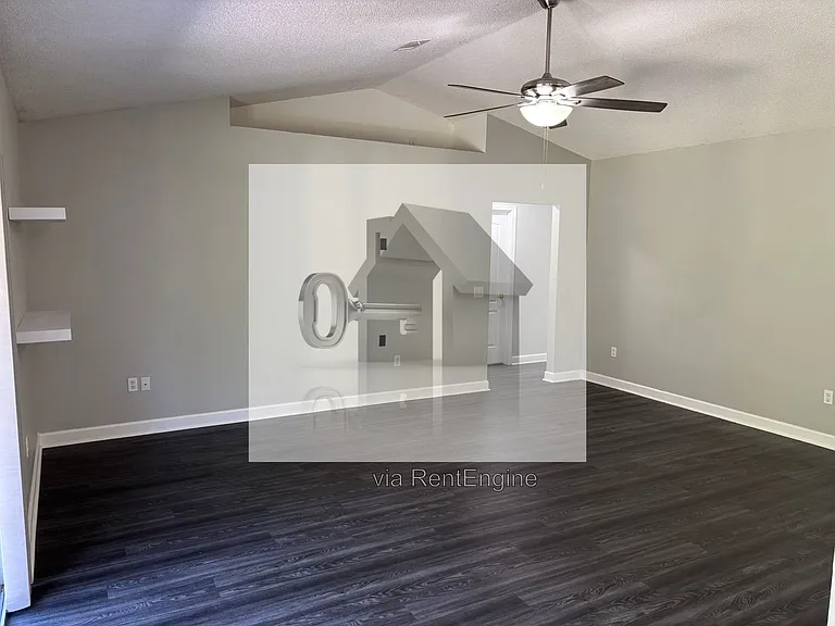 1068 Joaquin Rd — Photo 5