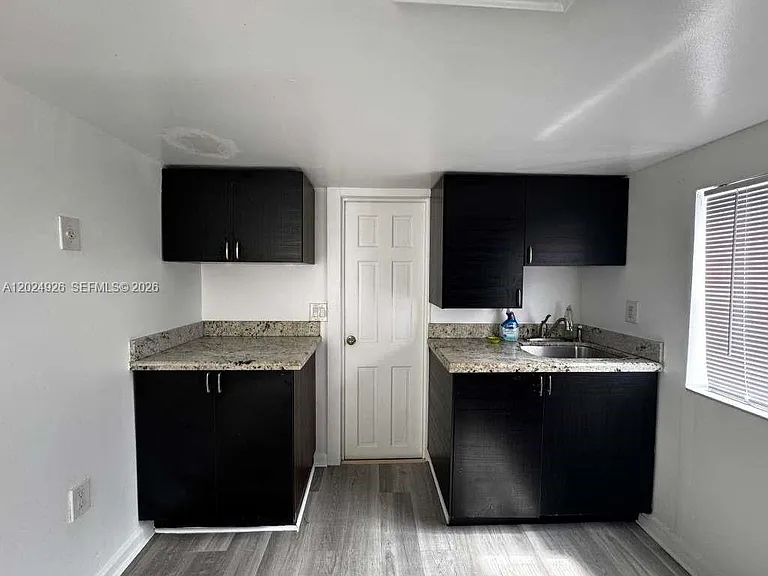 1121 NW 40th St #3 — Photo 6