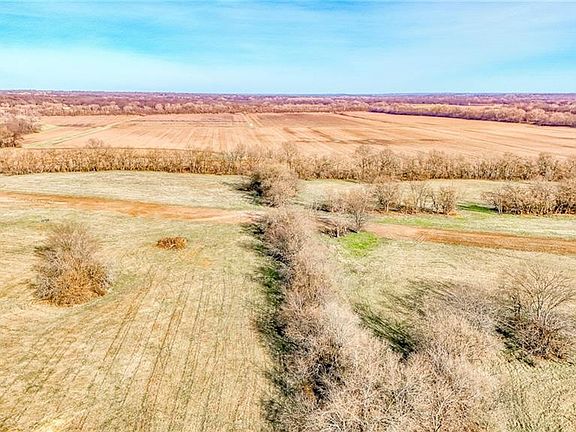 2nd image of 6 Eagle Rdg