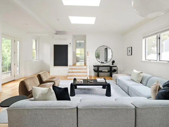 91 Glenellen Rd, West Roxbury, MA 02132