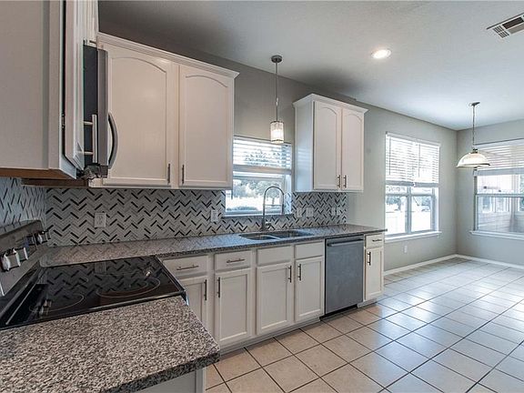 5th image of 10252 Waterbury Dr