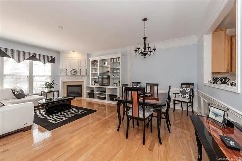 3 bed, 3.5 bath, 2200 sqft, $2,250 — Photo 3