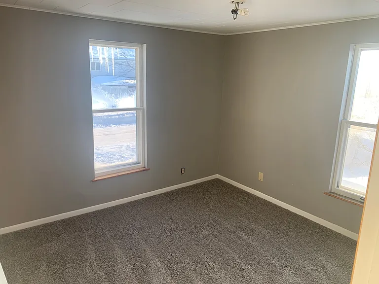 215 N Elm St — Photo 4