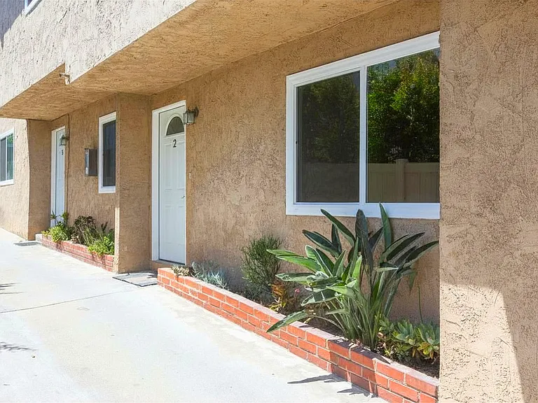 2320 Clark Ln #2 — Photo 2