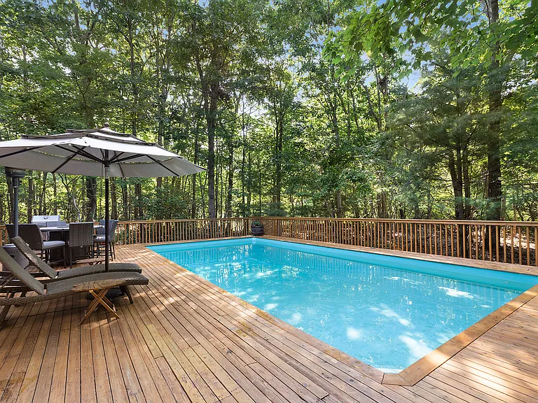 25 Old Sag Harbor Rd — Photo 1