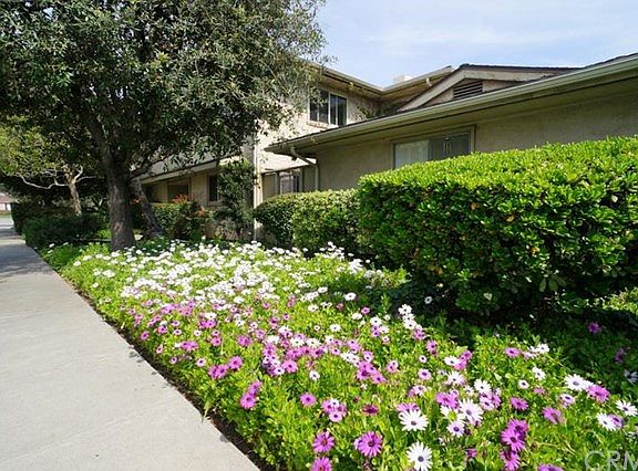 4th image of 1025 W Huntington Dr Unit E