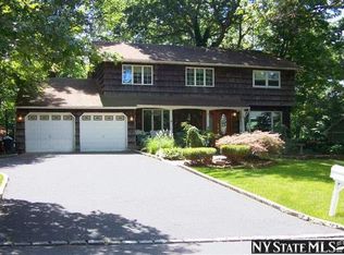 25 Penelope Dr, East Setauket, NY 11733