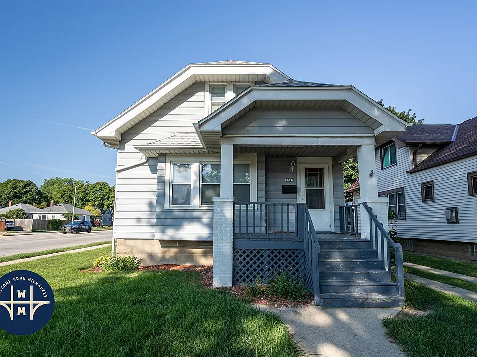 8208 W Lincoln Ave
