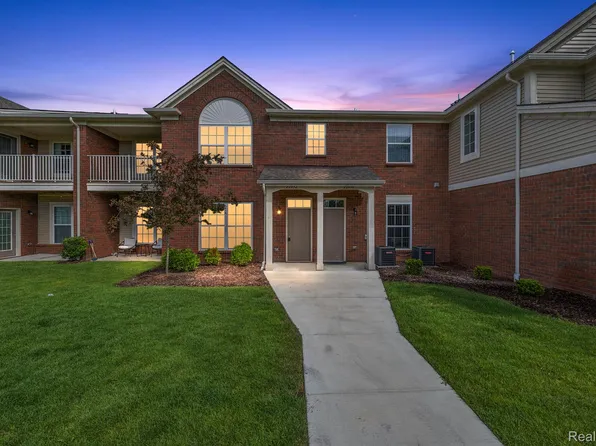 22032 Andover Dr, Macomb, MI 48042