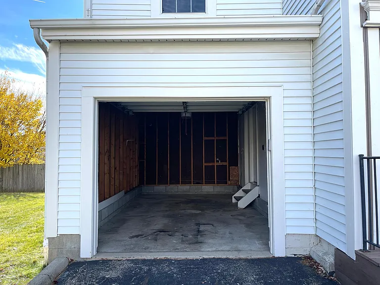 4961 Singleton Dr — Photo 31