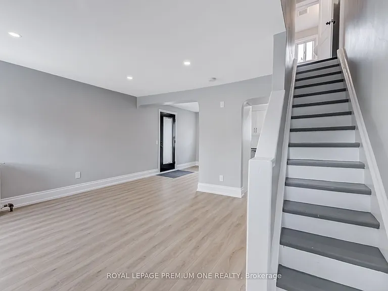 79 25th St #2 — Photo 17