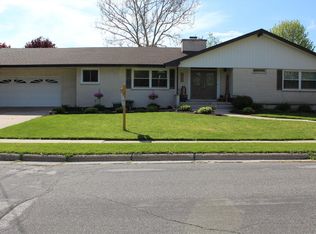 1185 Parkview Dr, Kewaskum, WI 53040