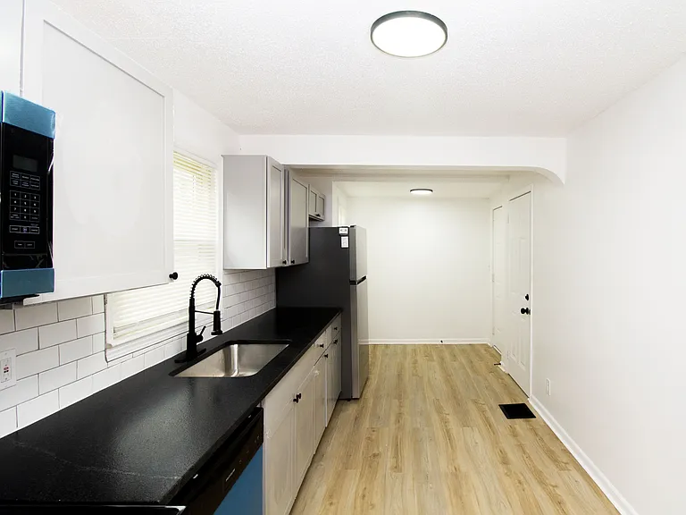 9107 Charlotte St — Photo 11