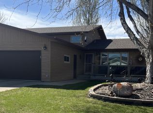 1103 27th St NW, Mandan, ND 58554