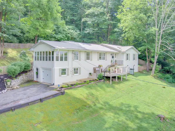 1422 Meadowbrook Dr, Johnson City, TN 37604