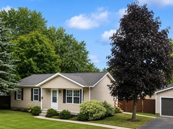 1533 Vermont Ave, Marysville, MI 48040