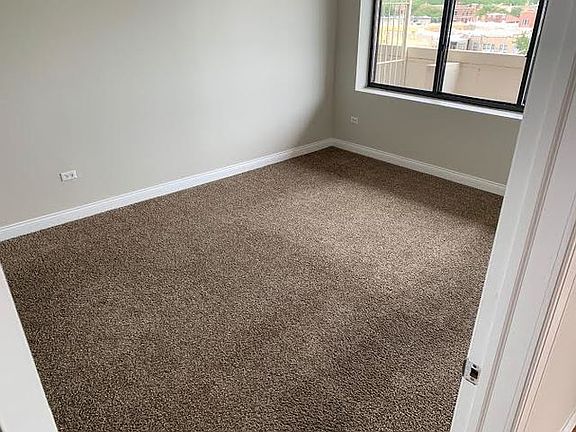 3rd image of 6411 N Rockwell St APT 608