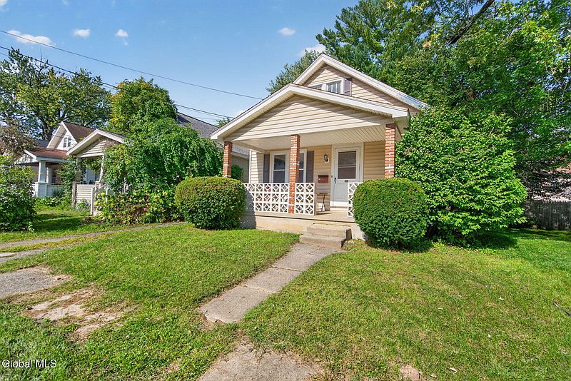 3rd image of 207 Jay Street