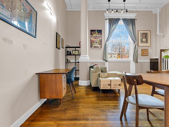2nd image of 7 Crombie St Unit 16