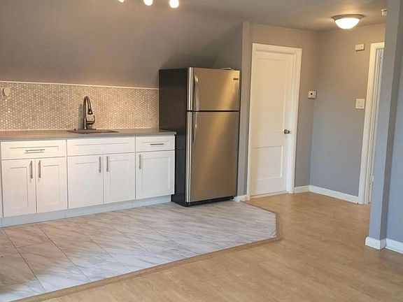 3rd image of 1717 41st St #B