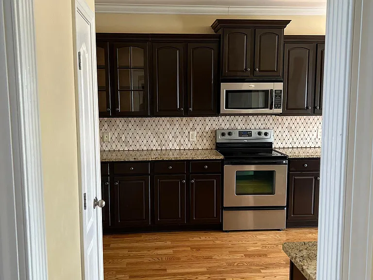 109 Fieldcrest Cir — Photo 37