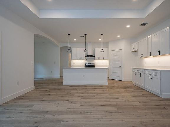 5th image of 832 NW 5TH STREET