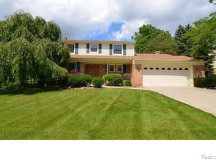 21648 Welch Rd, Northville, MI 48167