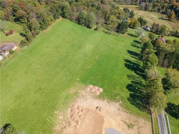 2 Little Creek Rd, Harmony, PA 16037