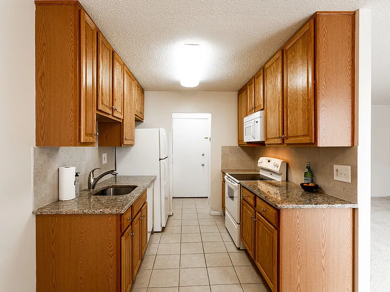 Green Valley Manor — Photo 4