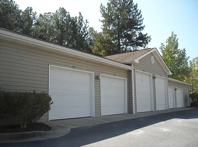 Scarlett Place Apartments — Photo 28