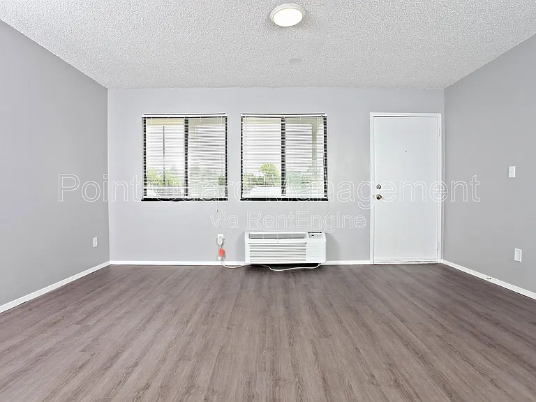 1717 N Vassar Ave — Photo 22