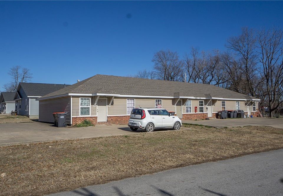 2nd image of 1004 Oak Ave
