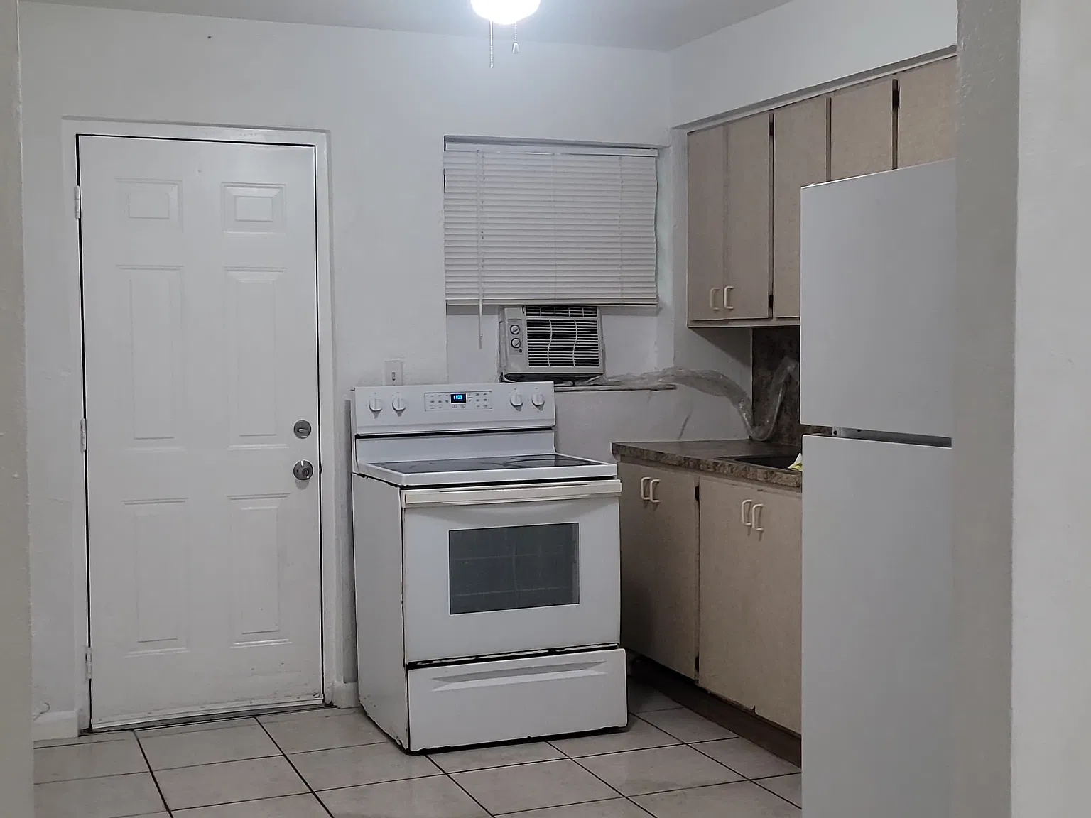 1 bed, 400 sqft, $1,250 — Photo 2
