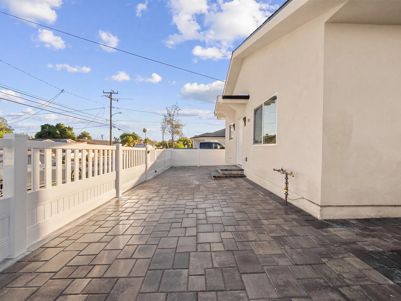 2 bed, 800 sqft, $3,000 — Photo 2