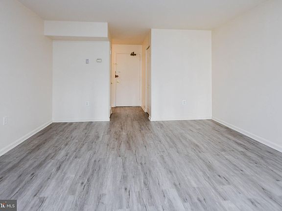 4th image of 30 Canterbury Sq APT 202