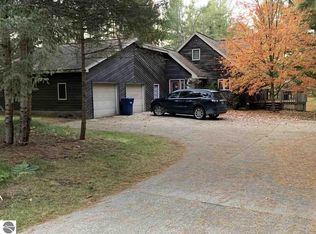 111 Lakewood Dr, Cadillac, MI 49601